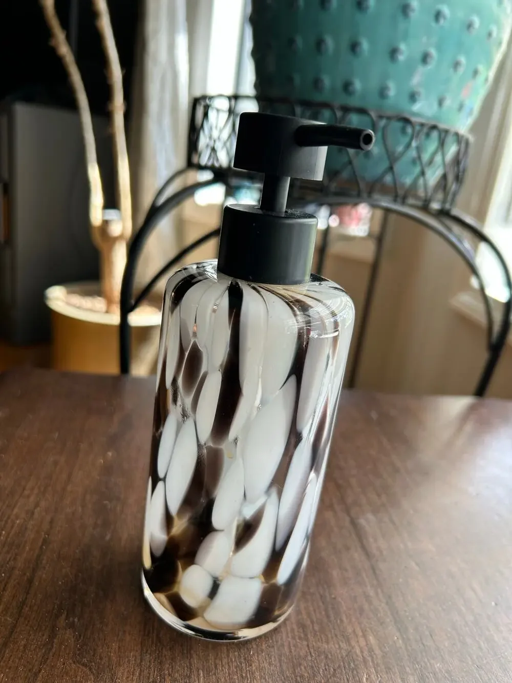 Mouth-blown glass pump soap dispenser confetti-style pattern white and black